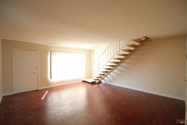 Building Photo - 1216 Dana Dr