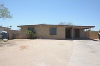 Building Photo - Spacious 4 Bedroom 2 Bath Home! Great Sout...