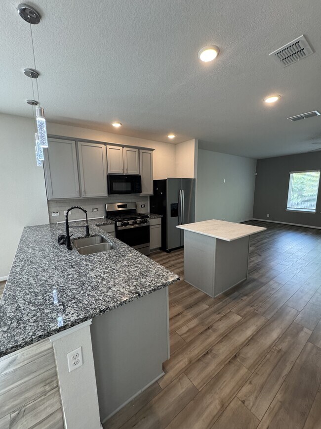 Building Photo - 7510 Boxing Elm