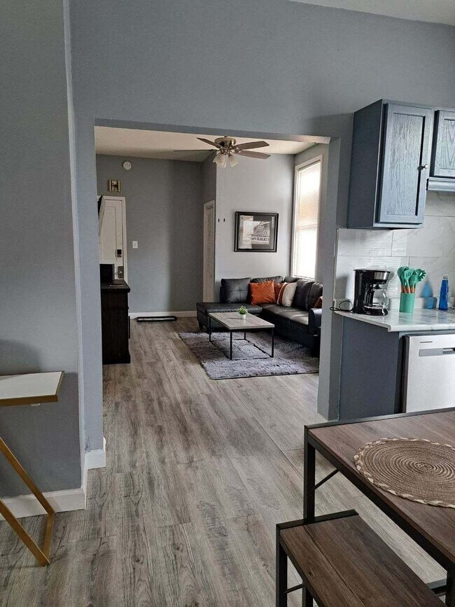 Building Photo - 3128 N Clybourn Ave