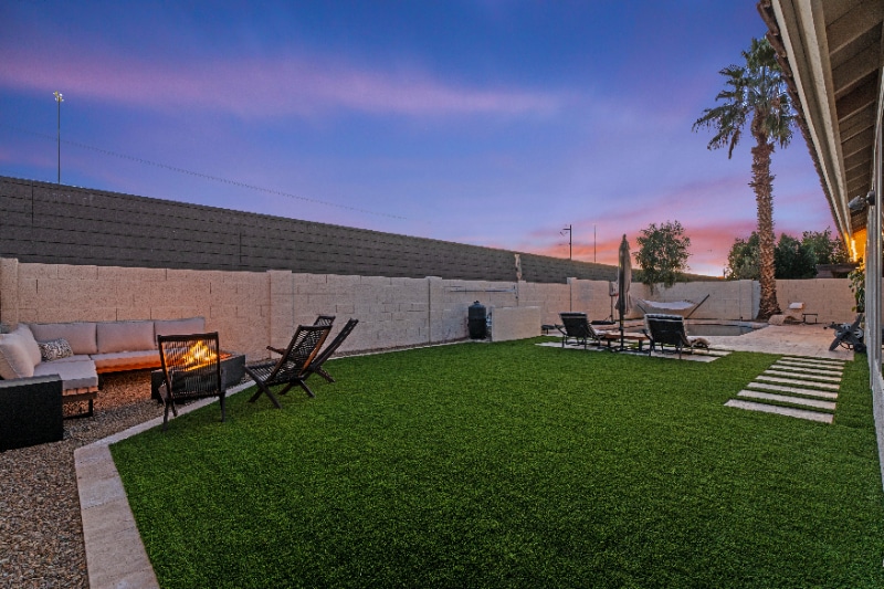 Building Photo - 3001 E Redwood Ln