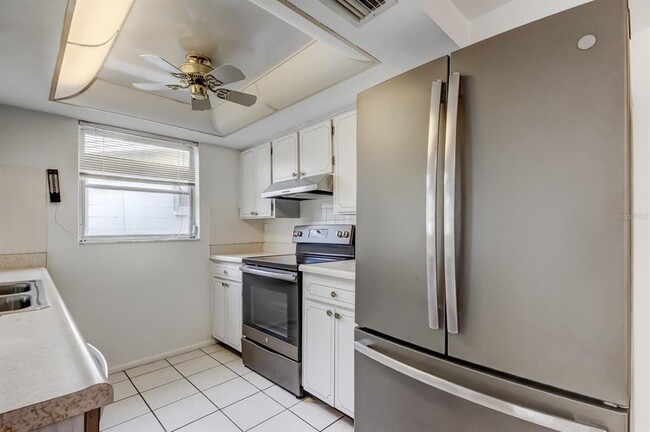 Building Photo - 3735 Mynabird Dr