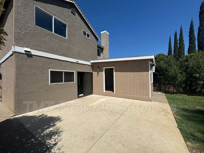 Building Photo - 5093 N Laguna Dr