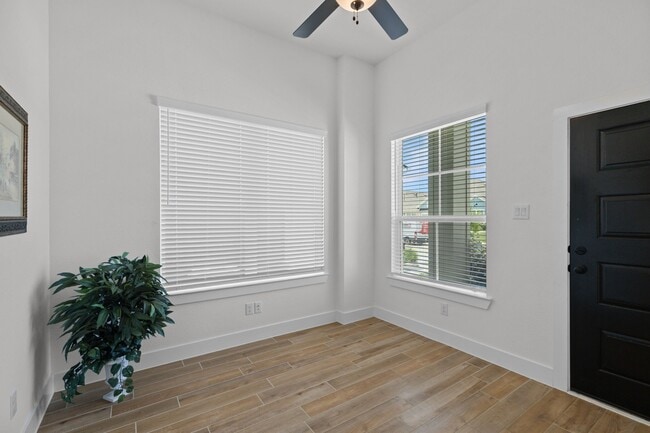Building Photo - 10031 Crescendo Wy