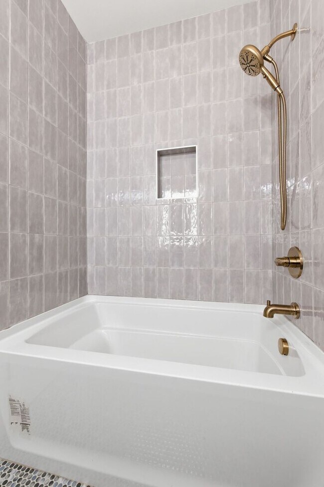 Building Photo - Brand New Build Townhouse in Charlotte Park