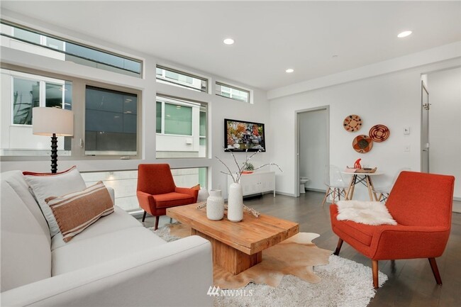 Building Photo - Amazing Capitol Hill Townhome 2/2.5 with 2...