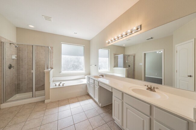 Building Photo - 3504 Oliver Dr