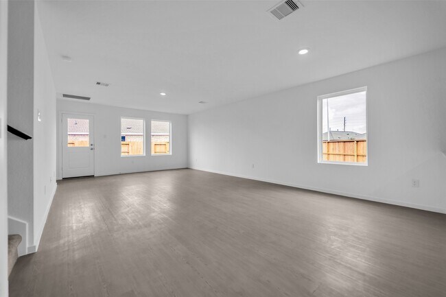 Building Photo - 26710 Willow Ln