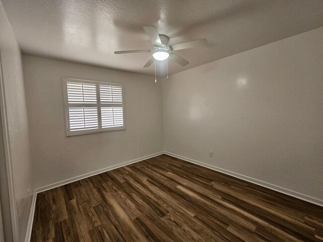 Building Photo - Scottsdale - 5 bedroom, 3 bath - Remodeled...
