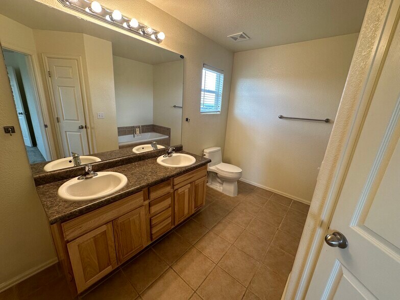 Building Photo - 7781 Donner Pass View