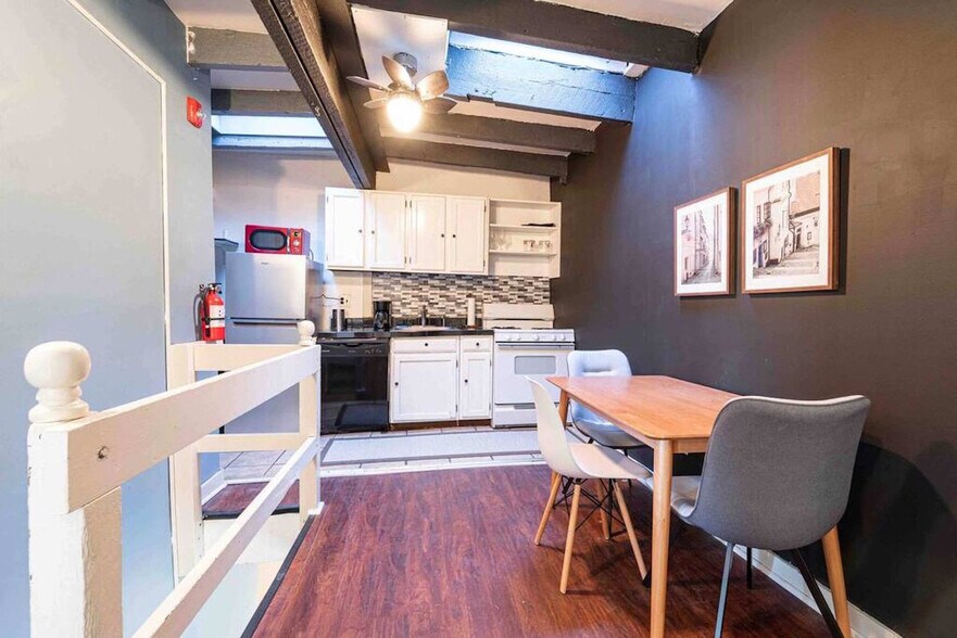 Building Photo - 1136 Rodman St