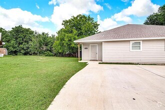 Building Photo - 202 Honey Bee Dr