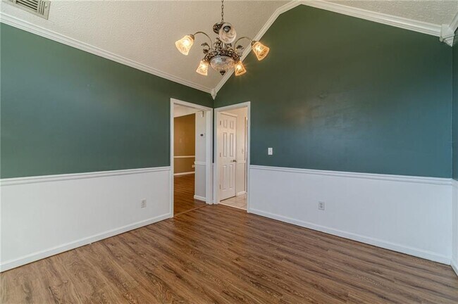 Building Photo - 231 Windermere Dr