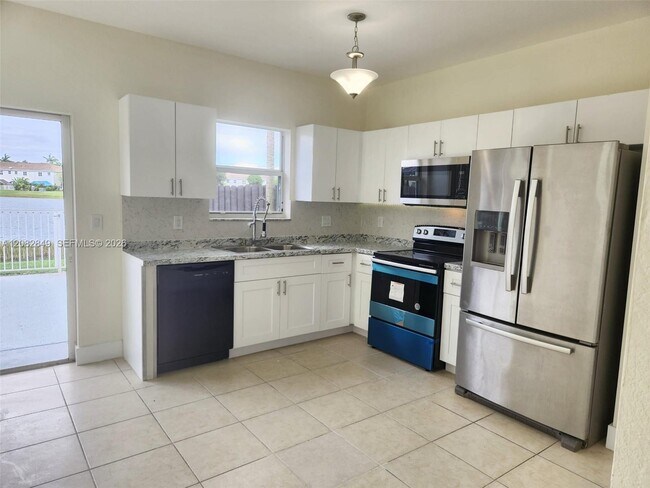 Building Photo - Southeast 31st Court, Homestead, FL 33035 - 3 BR 2.5 BA townhouse