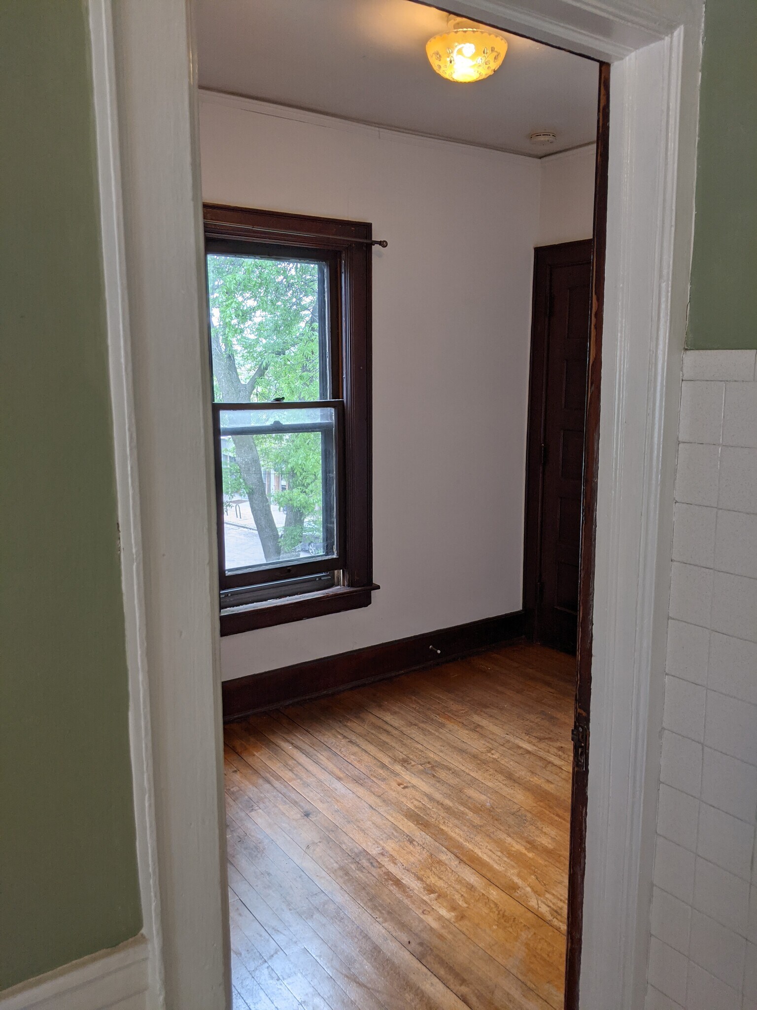 back br or den - 1775 N Astor St