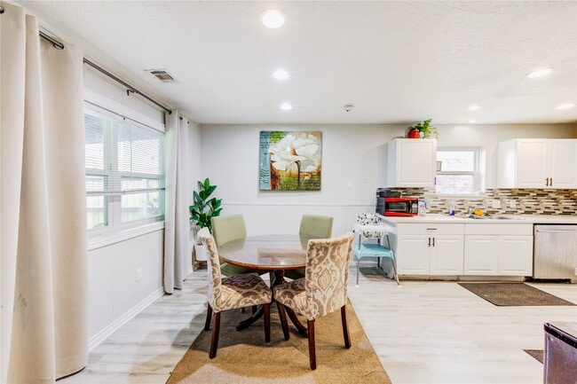 Building Photo - 6622 Rockergate Dr