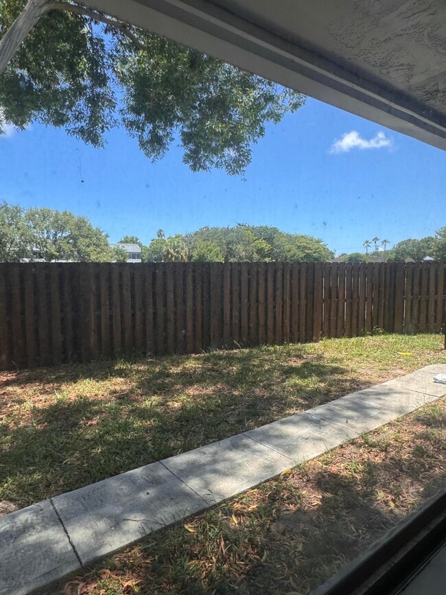 Building Photo - 717 Tiffany Dr W