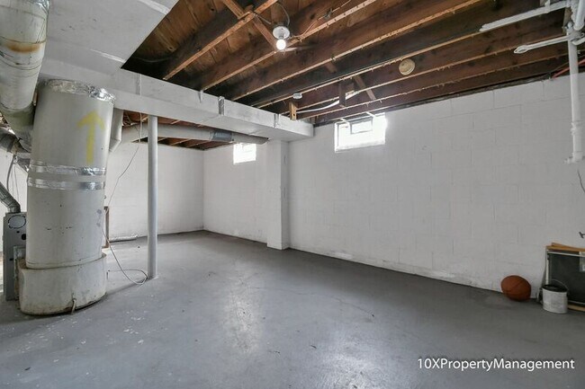 Building Photo - 2065 W Mound St