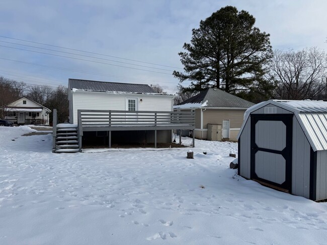 Building Photo - Beautiful, Fully Remodeled Two Bedroom Home