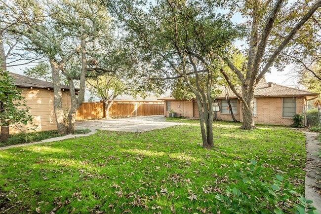 Building Photo - 6523 E Mockingbird Ln