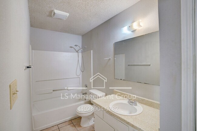 Building Photo - 7517 Oak Chase