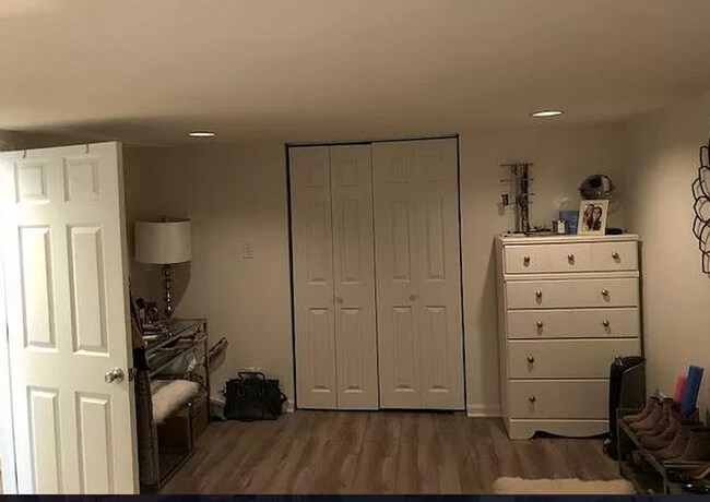 Building Photo - Lincoln Park Apartments!