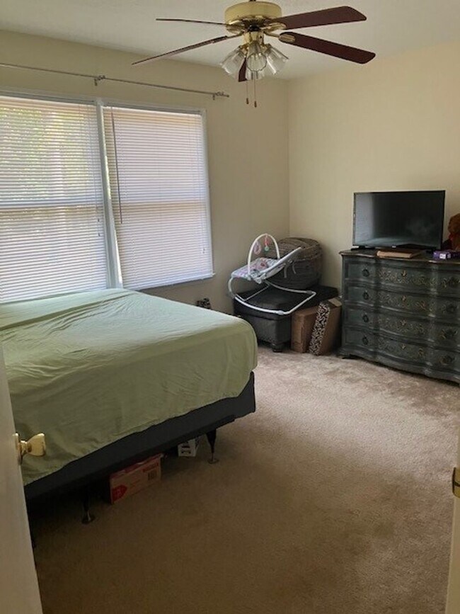 Building Photo - Lovely Rambler