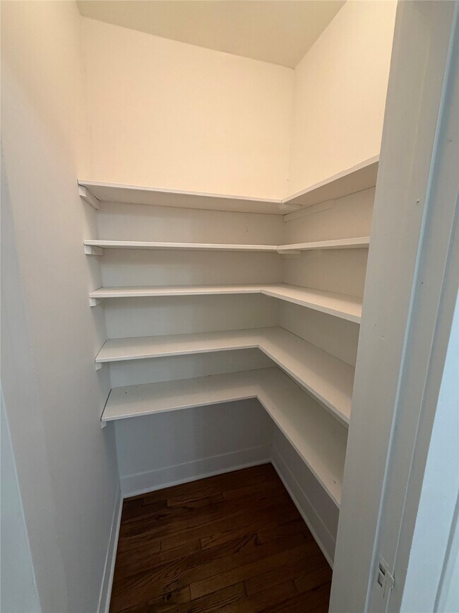 Building Photo - 1637 Bonnie Brae St