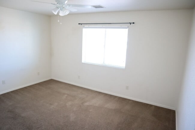 Building Photo - Great home great price