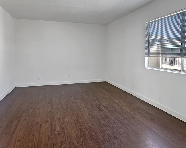 Building Photo - One Bedroom in Pacific Beach!!