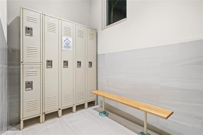 Building Photo - 2741 NE 4th St