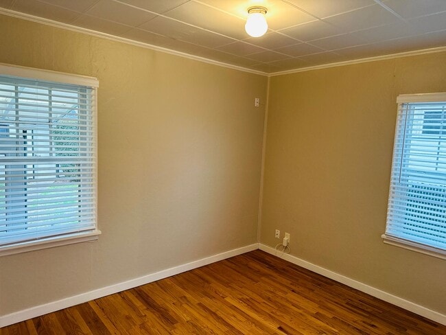 Building Photo - Charming Downtown Vancouver Bungalow