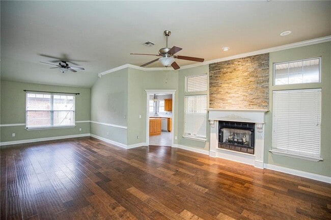 Building Photo - 3800 SE 8th St