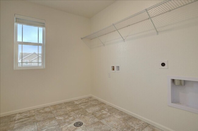 Building Photo - Available for move-in on 05/15/26- 3bed/2.5bath in Aurora!