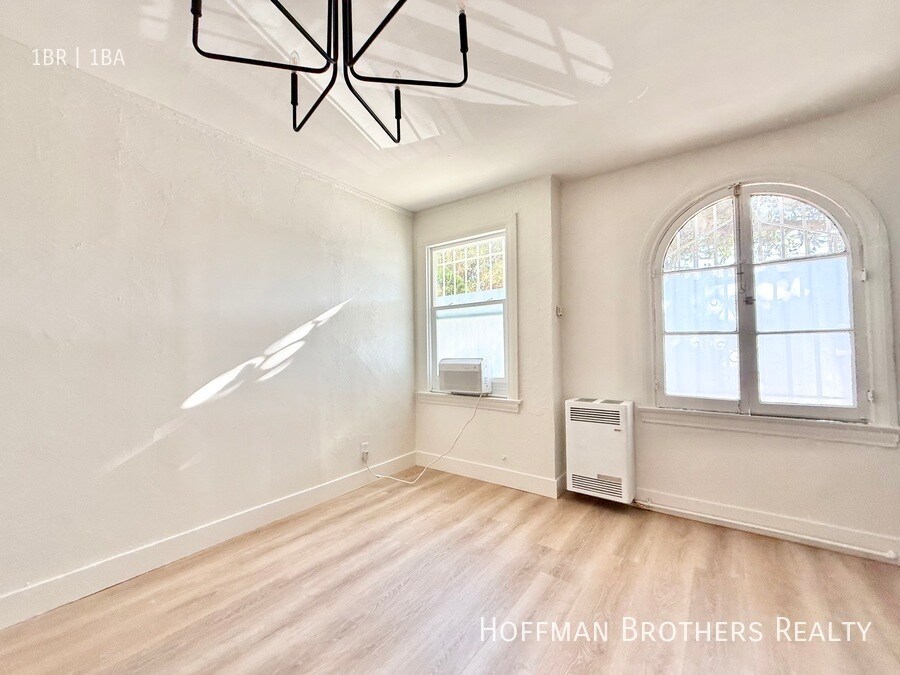 Building Photo - 300 N Bonnie Brae St