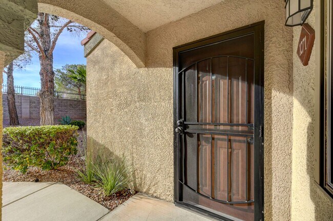 Building Photo - 7885 W Flamingo Rd