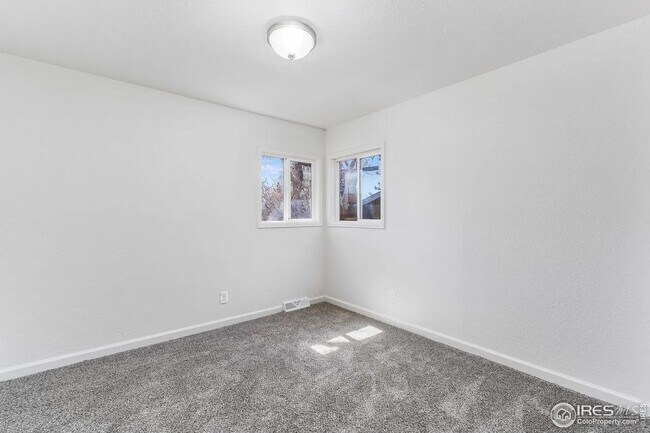 Building Photo - 2025 Orchard Pl