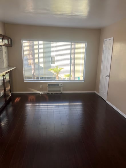 Building Photo - 1900 Grace Ave