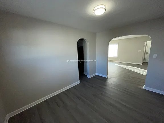 Building Photo - 917 E Fairoaks Ave