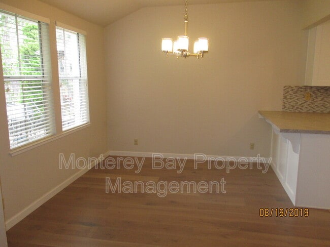 Building Photo - 40 Glen Lake Dr