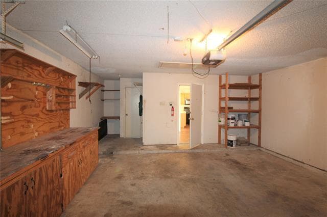 Building Photo - 2309 Lakeshore Ln