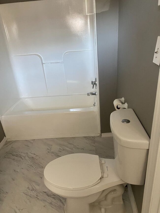 Building Photo - Single Family Home, Valley View School District, Gas heat, Private off Street Parking