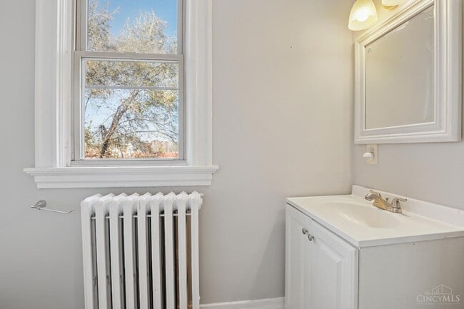 Building Photo - 1212 Bates Ave