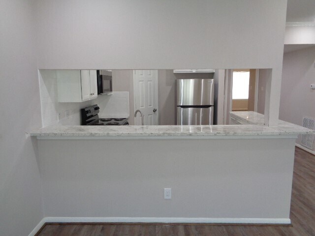 Building Photo - 12565 Melville Dr