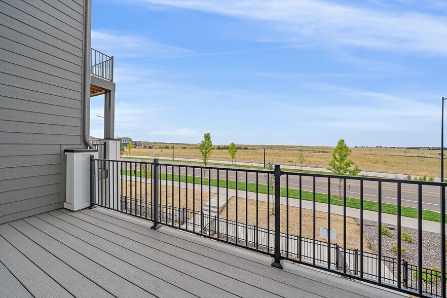 Building Photo - 10860 Lyric St