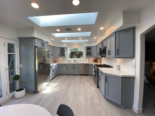 Building Photo - Beautiful 4 Bedroom Carlsbad Home!