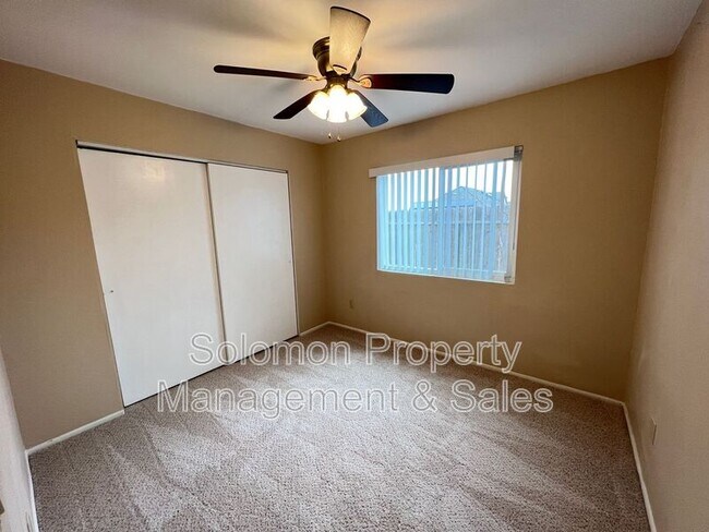 Building Photo - 1008 Santa Fe Dr