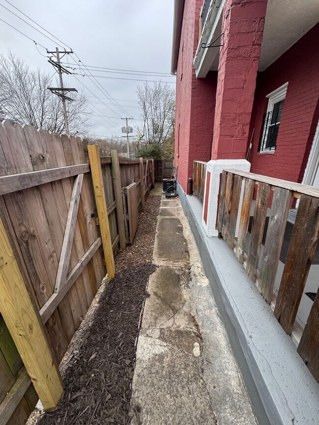 Building Photo - Charming 5BR Home in the Heart of Pittsbur...