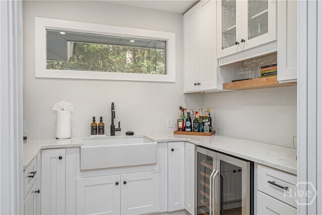 Building Photo - 10 Howley Ln