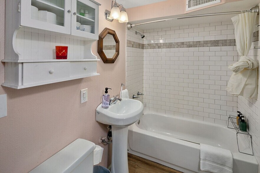 Building Photo - 3524 NE 147th St